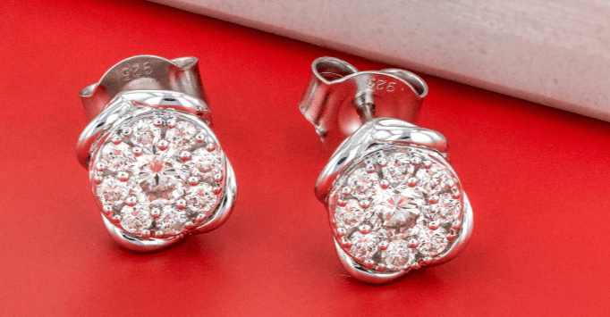 Diamond Earrings: A Guide to Choosing the Perfect Pair